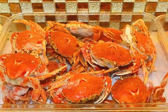 “必一”设计师SebastianBergne米兰发布玻璃杯新作(图2) b体育