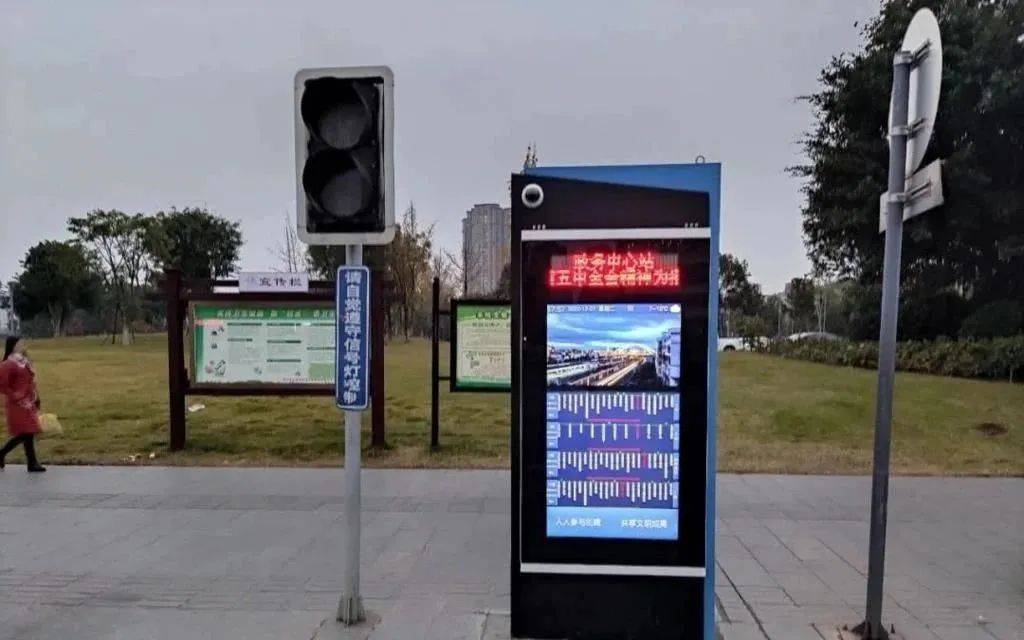必一|
公交到站提前知！眉山这个县城首批智慧公交电子站牌“上岗”了(图3)