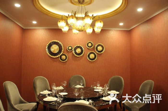 伊顿纪德点亮“2015中国汉字听写大会”大赛启动仪式“b体育”(图1) 必一